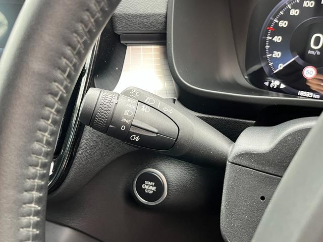 VOLVO XC40 B4 MOMENTUM
