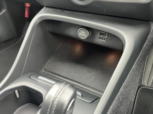VOLVO XC40 B4 MOMENTUM