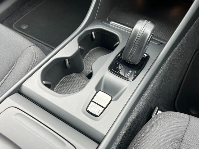 VOLVO XC40 B4 MOMENTUM