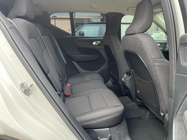 VOLVO XC40 B4 MOMENTUM