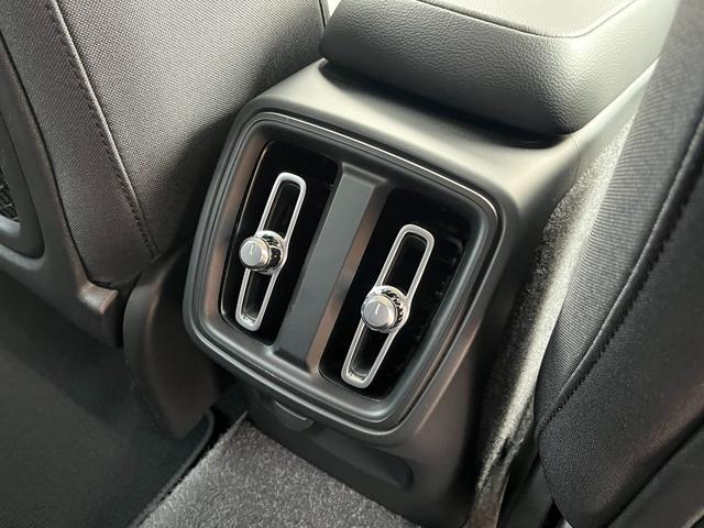VOLVO XC40 B4 MOMENTUM