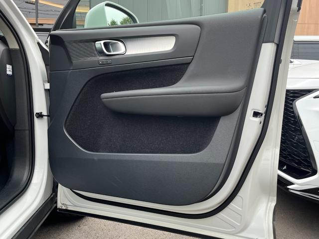 VOLVO XC40 B4 MOMENTUM