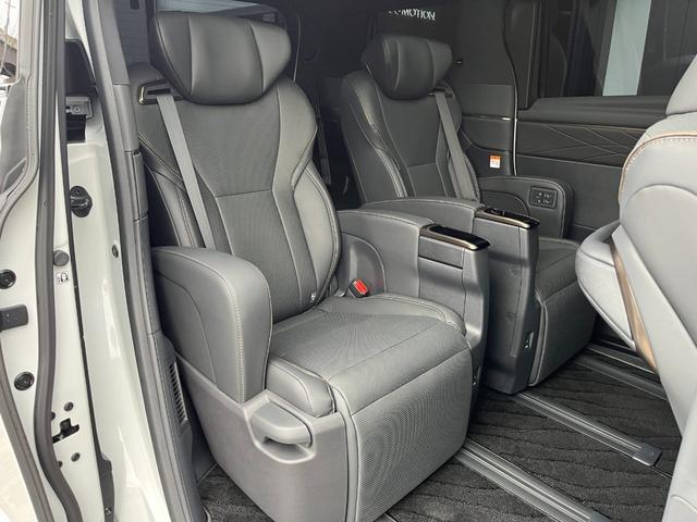 アルファード Ｚ　モデリスタ　（Ｆ・Ｓ・Ｒ）・ドレスアップマフラー／左右独立ムーンルーフ／デジタルインナーミラー／カラーＨＵＤ／スペアタイヤ／パノラミックビューモニター／３眼ＬＥＤヘッドライト／置くだけ充電（16枚目）