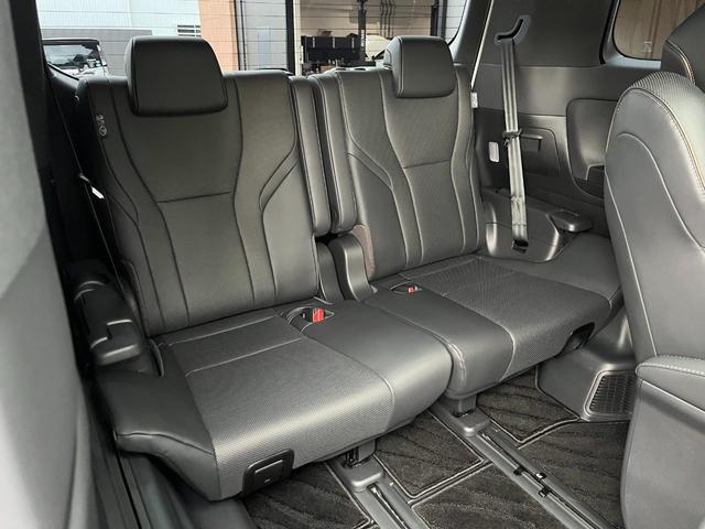 アルファード Ｚ　モデリスタ　（Ｆ・Ｓ・Ｒ）・ドレスアップマフラー／左右独立ムーンルーフ／デジタルインナーミラー／カラーＨＵＤ／スペアタイヤ／パノラミックビューモニター／３眼ＬＥＤヘッドライト／置くだけ充電（17枚目）