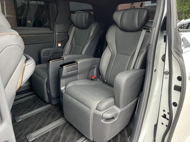 アルファード Ｚ　モデリスタ　（Ｆ・Ｓ・Ｒ）・ドレスアップマフラー／左右独立ムーンルーフ／デジタルインナーミラー／カラーＨＵＤ／スペアタイヤ／パノラミックビューモニター／３眼ＬＥＤヘッドライト／置くだけ充電（54枚目）