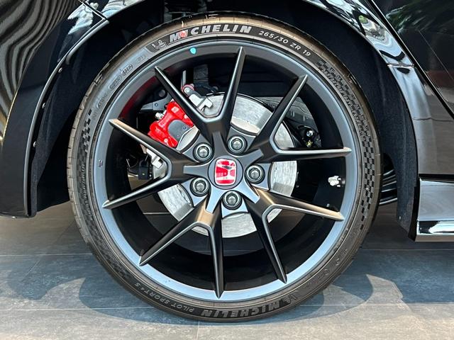 シビック タイプR 1オーナー/新車保証/カーボンリアスポイラー/無限スポーツフロアマット/ホンダセンシング/フルLEDヘッドライト/Brembo社製キャリパー/19インチAW/エアロバンパー/アンダースポイラ/ホンダC(31枚目)