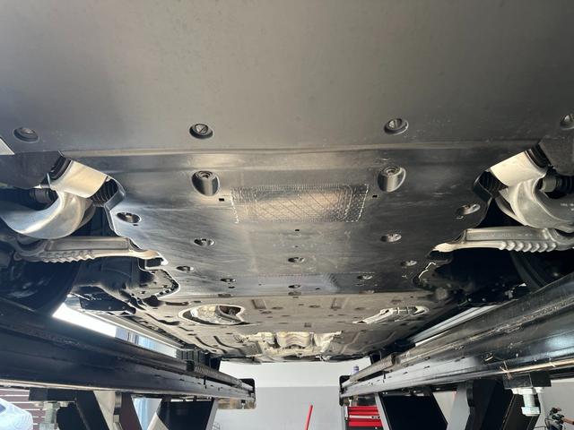 レンジローバー HSE P530 スタンダードホイールベース 急速クーラーボックス/24ウェイ電動フロントシート/23インチスタイル1075(グロスブラック)/デジタルLEDヘッドライト/ディプロイアブルサイドステップ/電子制御エアサスペンション(24枚目)