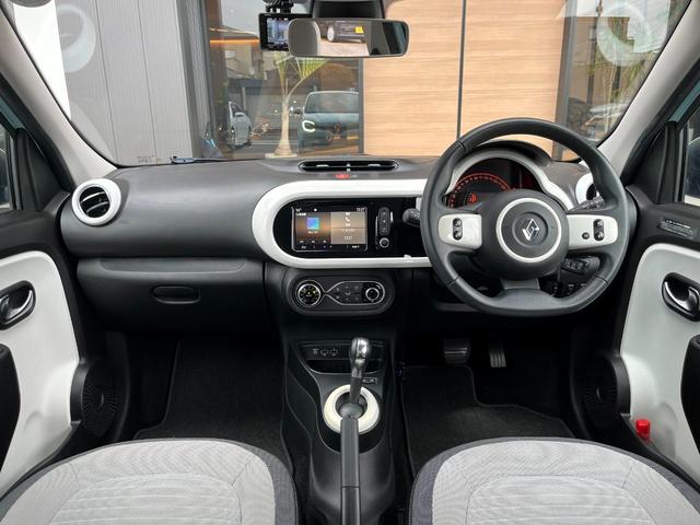 トゥインゴ ＥＤＣ　純正ディスプレイオーディオ／ＡｐｐｌｅＣａｒｐｌａｙ／Ｂｌｕｅｔｏｏｔｈ／ＵＳＢ／レーンアシスト／ＥＴＣ／コーナーセンサー／アイドリングストップ／純正１５インチアルミホイール（6枚目）
