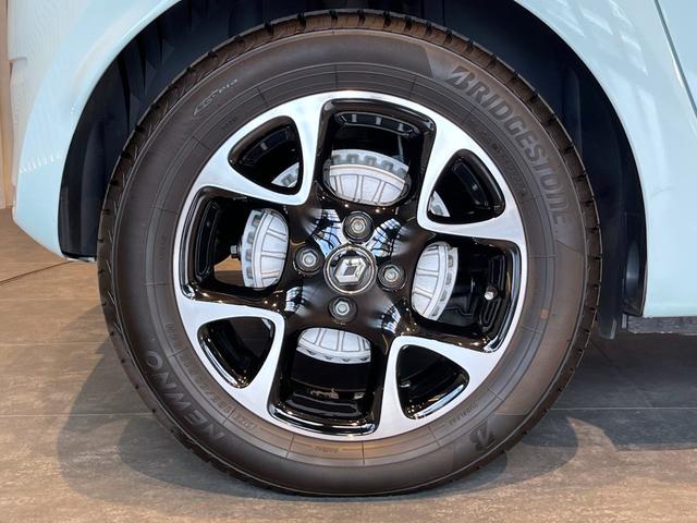 トゥインゴ ＥＤＣ　純正ディスプレイオーディオ／ＡｐｐｌｅＣａｒｐｌａｙ／Ｂｌｕｅｔｏｏｔｈ／ＵＳＢ／レーンアシスト／ＥＴＣ／コーナーセンサー／アイドリングストップ／純正１５インチアルミホイール（16枚目）