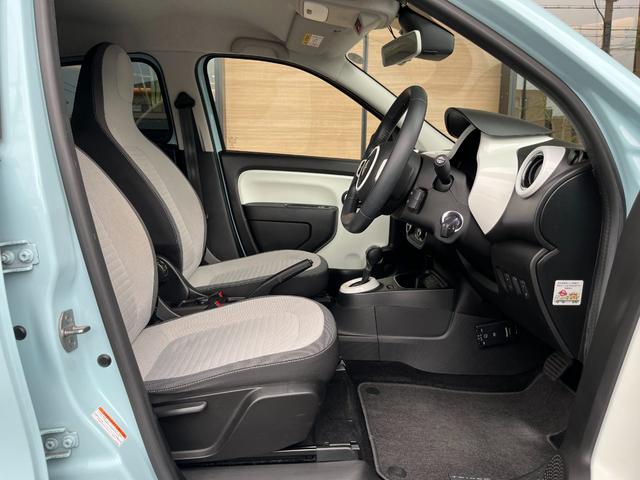 トゥインゴ ＥＤＣ　純正ディスプレイオーディオ／ＡｐｐｌｅＣａｒｐｌａｙ／Ｂｌｕｅｔｏｏｔｈ／ＵＳＢ／レーンアシスト／ＥＴＣ／コーナーセンサー／アイドリングストップ／純正１５インチアルミホイール（19枚目）