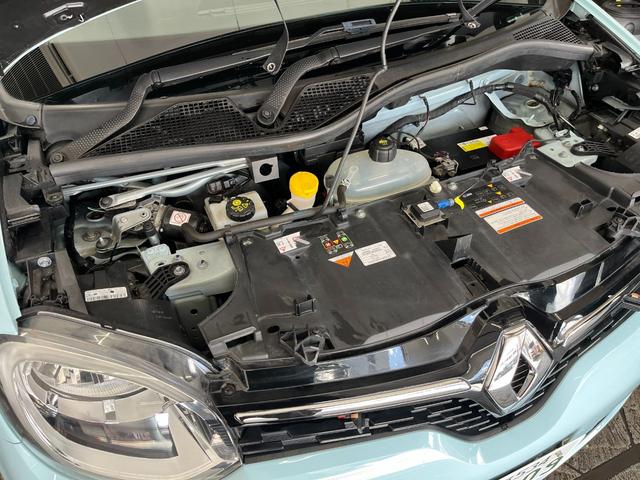 トゥインゴ ＥＤＣ　純正ディスプレイオーディオ／ＡｐｐｌｅＣａｒｐｌａｙ／Ｂｌｕｅｔｏｏｔｈ／ＵＳＢ／レーンアシスト／ＥＴＣ／コーナーセンサー／アイドリングストップ／純正１５インチアルミホイール（22枚目）