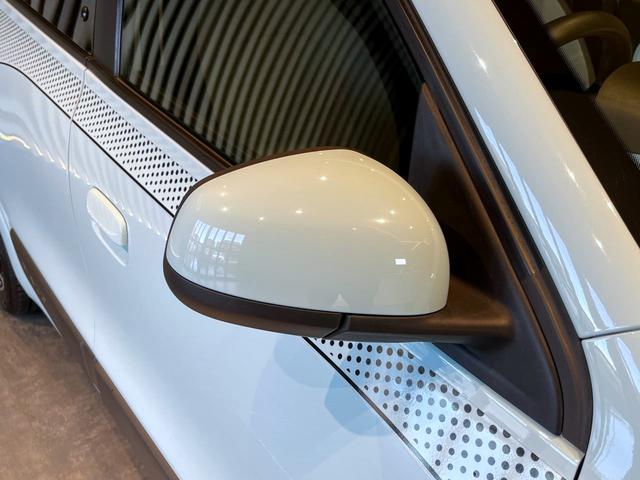 トゥインゴ ＥＤＣ　純正ディスプレイオーディオ／ＡｐｐｌｅＣａｒｐｌａｙ／Ｂｌｕｅｔｏｏｔｈ／ＵＳＢ／レーンアシスト／ＥＴＣ／コーナーセンサー／アイドリングストップ／純正１５インチアルミホイール（32枚目）