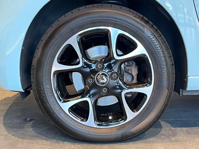 トゥインゴ ＥＤＣ　純正ディスプレイオーディオ／ＡｐｐｌｅＣａｒｐｌａｙ／Ｂｌｕｅｔｏｏｔｈ／ＵＳＢ／レーンアシスト／ＥＴＣ／コーナーセンサー／アイドリングストップ／純正１５インチアルミホイール（40枚目）