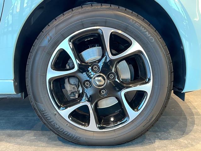 トゥインゴ ＥＤＣ　純正ディスプレイオーディオ／ＡｐｐｌｅＣａｒｐｌａｙ／Ｂｌｕｅｔｏｏｔｈ／ＵＳＢ／レーンアシスト／ＥＴＣ／コーナーセンサー／アイドリングストップ／純正１５インチアルミホイール（42枚目）