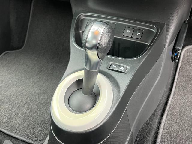 トゥインゴ ＥＤＣ　純正ディスプレイオーディオ／ＡｐｐｌｅＣａｒｐｌａｙ／Ｂｌｕｅｔｏｏｔｈ／ＵＳＢ／レーンアシスト／ＥＴＣ／コーナーセンサー／アイドリングストップ／純正１５インチアルミホイール（47枚目）