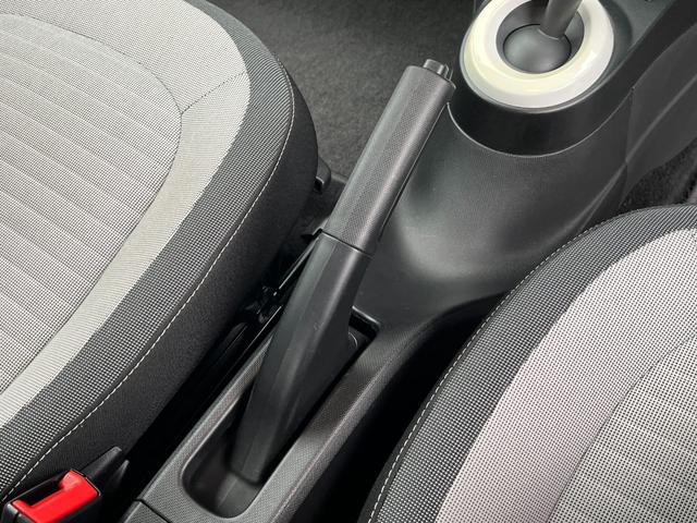 トゥインゴ ＥＤＣ　純正ディスプレイオーディオ／ＡｐｐｌｅＣａｒｐｌａｙ／Ｂｌｕｅｔｏｏｔｈ／ＵＳＢ／レーンアシスト／ＥＴＣ／コーナーセンサー／アイドリングストップ／純正１５インチアルミホイール（48枚目）