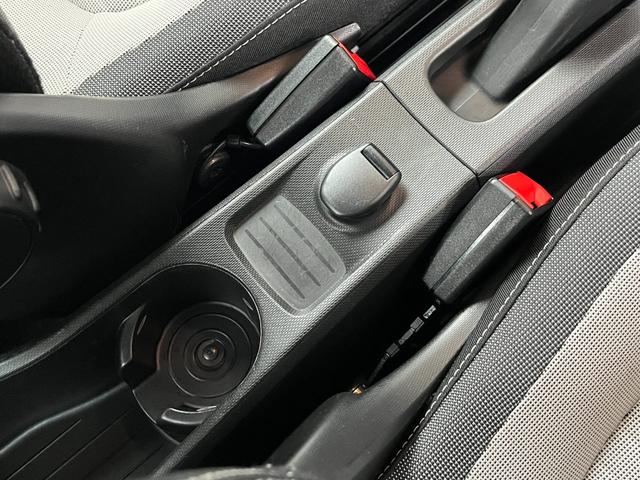 トゥインゴ ＥＤＣ　純正ディスプレイオーディオ／ＡｐｐｌｅＣａｒｐｌａｙ／Ｂｌｕｅｔｏｏｔｈ／ＵＳＢ／レーンアシスト／ＥＴＣ／コーナーセンサー／アイドリングストップ／純正１５インチアルミホイール（49枚目）