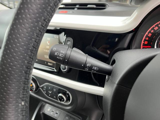 トゥインゴ ＥＤＣ　純正ディスプレイオーディオ／ＡｐｐｌｅＣａｒｐｌａｙ／Ｂｌｕｅｔｏｏｔｈ／ＵＳＢ／レーンアシスト／ＥＴＣ／コーナーセンサー／アイドリングストップ／純正１５インチアルミホイール（52枚目）