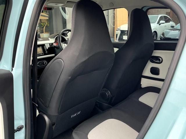 トゥインゴ ＥＤＣ　純正ディスプレイオーディオ／ＡｐｐｌｅＣａｒｐｌａｙ／Ｂｌｕｅｔｏｏｔｈ／ＵＳＢ／レーンアシスト／ＥＴＣ／コーナーセンサー／アイドリングストップ／純正１５インチアルミホイール（64枚目）