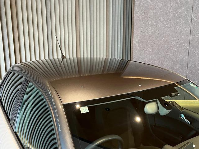 A1スポーツバック 1.0TFSI A1SB/MMIナビゲーション/コンビニエンスパッケージ/ナビキセノンプラスパッケージ/アドバンストパッケージ/パーキングシステム/コントラストルーフ/プライバシーガラス/ETC/シートヒーター/TV(6枚目)