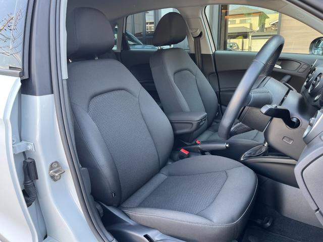 A1スポーツバック 1.0TFSI A1SB/MMIナビゲーション/コンビニエンスパッケージ/ナビキセノンプラスパッケージ/アドバンストパッケージ/パーキングシステム/コントラストルーフ/プライバシーガラス/ETC/シートヒーター/TV(8枚目)