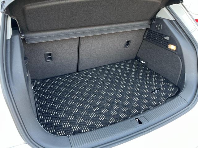 A1スポーツバック 1.0TFSI A1SB/MMIナビゲーション/コンビニエンスパッケージ/ナビキセノンプラスパッケージ/アドバンストパッケージ/パーキングシステム/コントラストルーフ/プライバシーガラス/ETC/シートヒーター/TV(20枚目)