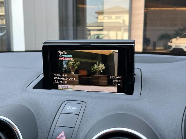 A1スポーツバック 1.0TFSI A1SB/MMIナビゲーション/コンビニエンスパッケージ/ナビキセノンプラスパッケージ/アドバンストパッケージ/パーキングシステム/コントラストルーフ/プライバシーガラス/ETC/シートヒーター/TV(43枚目)