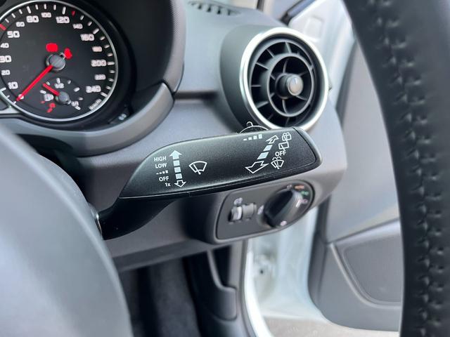 A1スポーツバック 1.0TFSI A1SB/MMIナビゲーション/コンビニエンスパッケージ/ナビキセノンプラスパッケージ/アドバンストパッケージ/パーキングシステム/コントラストルーフ/プライバシーガラス/ETC/シートヒーター/TV(54枚目)