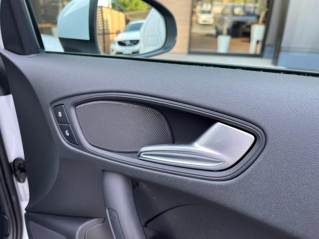 A1スポーツバック 1.0TFSI A1SB/MMIナビゲーション/コンビニエンスパッケージ/ナビキセノンプラスパッケージ/アドバンストパッケージ/パーキングシステム/コントラストルーフ/プライバシーガラス/ETC/シートヒーター/TV(57枚目)