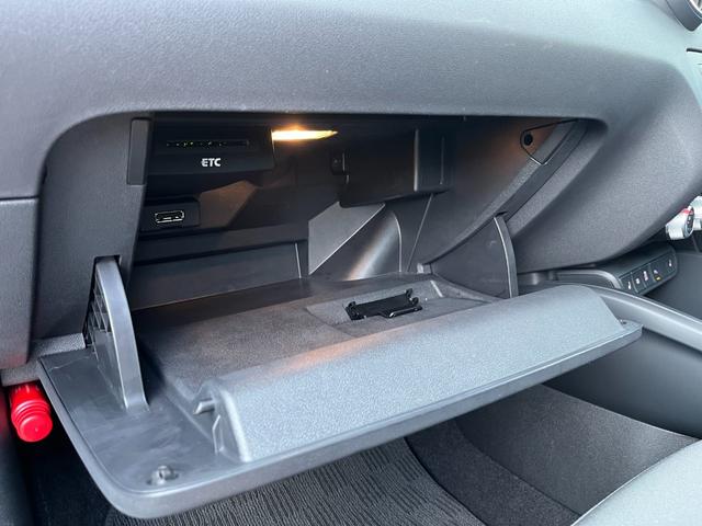 A1スポーツバック 1.0TFSI A1SB/MMIナビゲーション/コンビニエンスパッケージ/ナビキセノンプラスパッケージ/アドバンストパッケージ/パーキングシステム/コントラストルーフ/プライバシーガラス/ETC/シートヒーター/TV(62枚目)