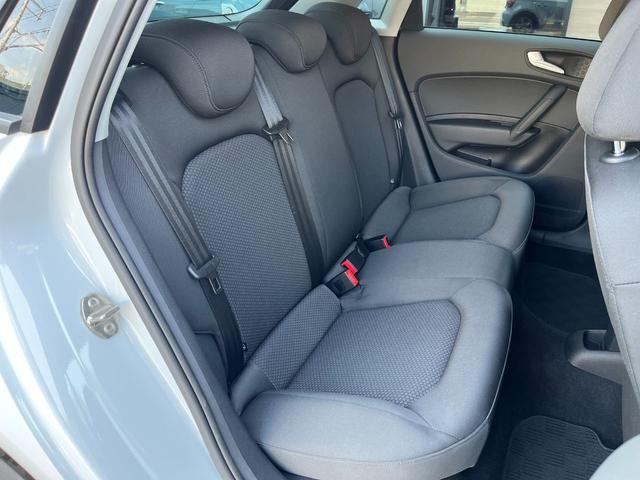 A1スポーツバック 1.0TFSI A1SB/MMIナビゲーション/コンビニエンスパッケージ/ナビキセノンプラスパッケージ/アドバンストパッケージ/パーキングシステム/コントラストルーフ/プライバシーガラス/ETC/シートヒーター/TV(66枚目)