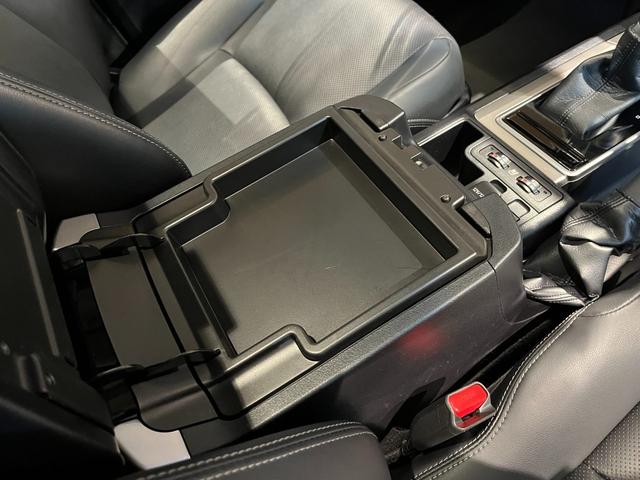 ランドクルーザープラド TX Lパッケージ ムーンルーフ/ブラックルーフレール/19インチ純正アルミホイール/モデリスタ フロントスポイラー/モデリスタ リアスカート/モデリスタリアスポイラー/純正OPウッド調ステアリング/アルパインナビ(52枚目)