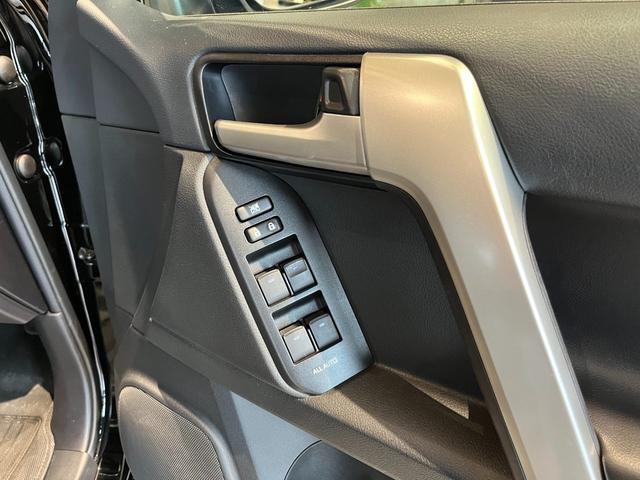 ランドクルーザープラド TX Lパッケージ ムーンルーフ/ブラックルーフレール/19インチ純正アルミホイール/モデリスタ フロントスポイラー/モデリスタ リアスカート/モデリスタリアスポイラー/純正OPウッド調ステアリング/アルパインナビ(60枚目)