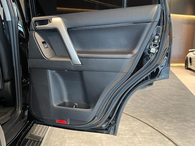 ランドクルーザープラド TX Lパッケージ ムーンルーフ/ブラックルーフレール/19インチ純正アルミホイール/モデリスタ フロントスポイラー/モデリスタ リアスカート/モデリスタリアスポイラー/純正OPウッド調ステアリング/アルパインナビ(63枚目)