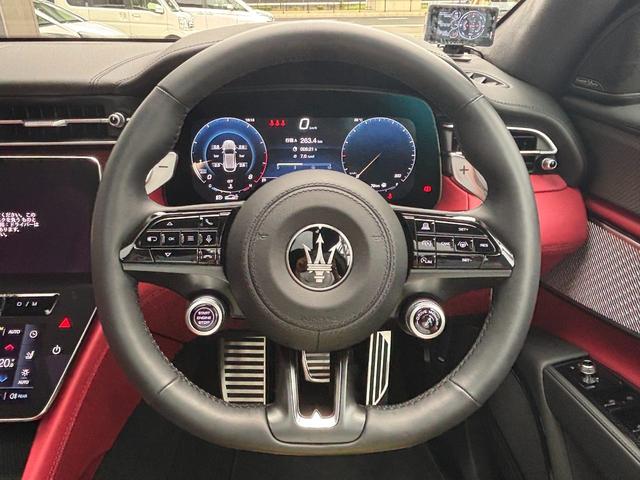 グレカーレ トロフェオ 新車保証/SonusFaberサウンド/グリージョラヴァ/ヘッドアップディスプレイ/テックアシスタンスP/ナビゲーションシステム/パノラマルーフ/マットカーボンファイバーウィーブ/ロッソスクーロ(17枚目)