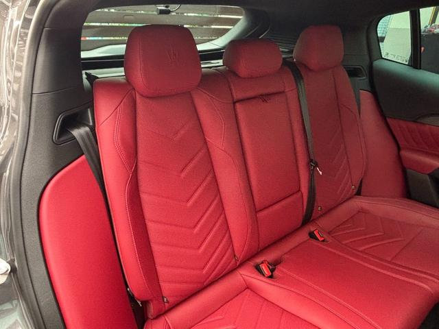 グレカーレ トロフェオ 新車保証/SonusFaberサウンド/グリージョラヴァ/ヘッドアップディスプレイ/テックアシスタンスP/ナビゲーションシステム/パノラマルーフ/マットカーボンファイバーウィーブ/ロッソスクーロ(18枚目)