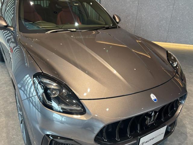 グレカーレ トロフェオ 新車保証/SonusFaberサウンド/グリージョラヴァ/ヘッドアップディスプレイ/テックアシスタンスP/ナビゲーションシステム/パノラマルーフ/マットカーボンファイバーウィーブ/ロッソスクーロ(26枚目)