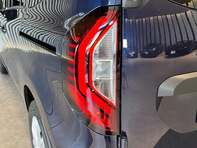 カングー インテンス　ブルーソーダライト／２０５／６０Ｒ１６／ルーフレール／バックカメラ／ディスプレイオーディオ／ＬＥＤヘッドライト／レーンキープ／クルーズコントロール／ＢＳＭ／ＥＴＣ（36枚目）