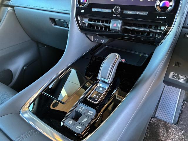 アルファードハイブリッド エグゼクティブラウンジ　ＯＰユニバーサルステップ／１９インチＡＷ／モデリスタフルエアロ＆フロントグリル／１４インチＤＡ＋ＪＢＬプレミアムサウンド／左右独立ムーンルーフ／１４インチリアエンター／デジタルインナーミラー／ＨＵＤ（13枚目）