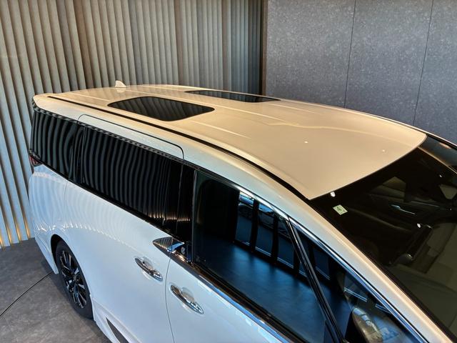 アルファードハイブリッド エグゼクティブラウンジ　ＯＰユニバーサルステップ／１９インチＡＷ／モデリスタフルエアロ＆フロントグリル／１４インチＤＡ＋ＪＢＬプレミアムサウンド／左右独立ムーンルーフ／１４インチリアエンター／デジタルインナーミラー／ＨＵＤ（26枚目）