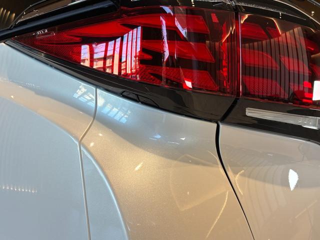 アルファードハイブリッド エグゼクティブラウンジ　ＯＰユニバーサルステップ／１９インチＡＷ／モデリスタフルエアロ＆フロントグリル／１４インチＤＡ＋ＪＢＬプレミアムサウンド／左右独立ムーンルーフ／１４インチリアエンター／デジタルインナーミラー／ＨＵＤ（38枚目）