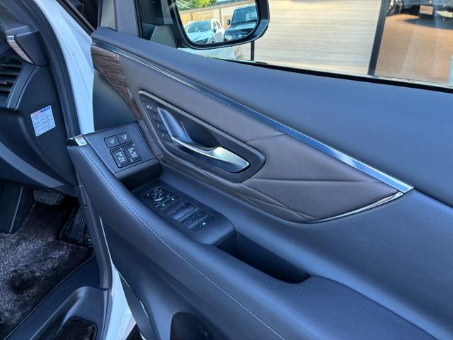 アルファードハイブリッド エグゼクティブラウンジ　ＯＰユニバーサルステップ／１９インチＡＷ／モデリスタフルエアロ＆フロントグリル／１４インチＤＡ＋ＪＢＬプレミアムサウンド／左右独立ムーンルーフ／１４インチリアエンター／デジタルインナーミラー／ＨＵＤ（65枚目）