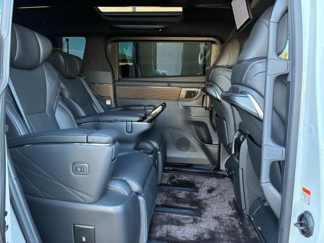 アルファードハイブリッド エグゼクティブラウンジ　ＯＰユニバーサルステップ／１９インチＡＷ／モデリスタフルエアロ＆フロントグリル／１４インチＤＡ＋ＪＢＬプレミアムサウンド／左右独立ムーンルーフ／１４インチリアエンター／デジタルインナーミラー／ＨＵＤ（67枚目）