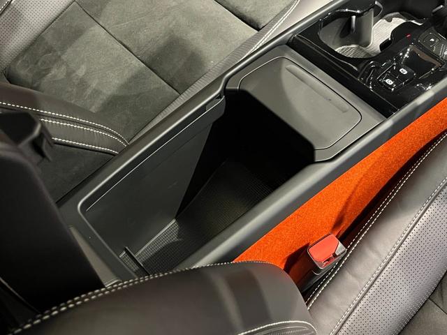 ＸＣ４０ Ｔ４　ＡＷＤ　Ｒデザイン　ｈａｒｍａｎ　ｋａｒｄｏｎプレミアムサウンド／オレンジ内装／アクティブベンディング付きＬＥＤヘッドランプ／パークアシストパイロット／ファインナッパレザーヌバックコンビシートＨＤＤナビ／ＥＴＣ／ドラレコ（56枚目）