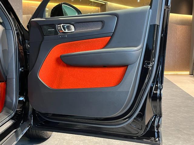 ＸＣ４０ Ｔ４　ＡＷＤ　Ｒデザイン　ｈａｒｍａｎ　ｋａｒｄｏｎプレミアムサウンド／オレンジ内装／アクティブベンディング付きＬＥＤヘッドランプ／パークアシストパイロット／ファインナッパレザーヌバックコンビシートＨＤＤナビ／ＥＴＣ／ドラレコ（63枚目）