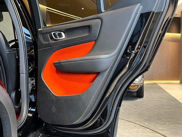 ＸＣ４０ Ｔ４　ＡＷＤ　Ｒデザイン　ｈａｒｍａｎ　ｋａｒｄｏｎプレミアムサウンド／オレンジ内装／アクティブベンディング付きＬＥＤヘッドランプ／パークアシストパイロット／ファインナッパレザーヌバックコンビシートＨＤＤナビ／ＥＴＣ／ドラレコ（65枚目）
