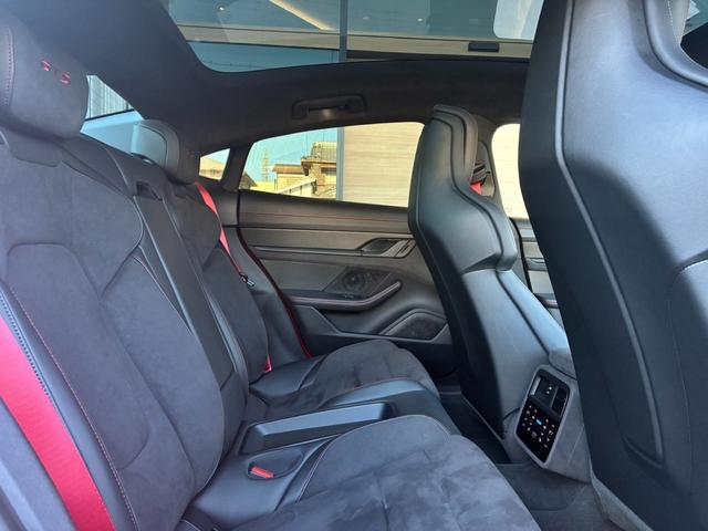 タイカン タイカンＧＴＳ　ＰＤＣＣ／ＨＵＤ／２０インチＳｐｏｒｔＡｒｅｏ／カーボンインテリアＰＫＧ／革シート／サンルーフ／グレートップウインドスクリーン／シートヒータ／ＰＯＲＳＣＨＥロゴドアカーテンライト（32枚目）