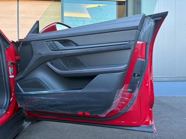 タイカン タイカンＧＴＳ　ＰＤＣＣ／ＨＵＤ／２０インチＳｐｏｒｔＡｒｅｏ／カーボンインテリアＰＫＧ／革シート／サンルーフ／グレートップウインドスクリーン／シートヒータ／ＰＯＲＳＣＨＥロゴドアカーテンライト（52枚目）