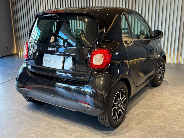 スマートフォーツークーペ ターボ　１オーナー／ナビゲーションＰＫＧ／ＤＩＮＡＭＩＣＡスポーツシート／シートヒーター／アンビエントライト／ＬＥＤアダプティブ／１８ＡＭＧ５ツインスポーク／レザーステアリング／ブラックメッシュ（12枚目）