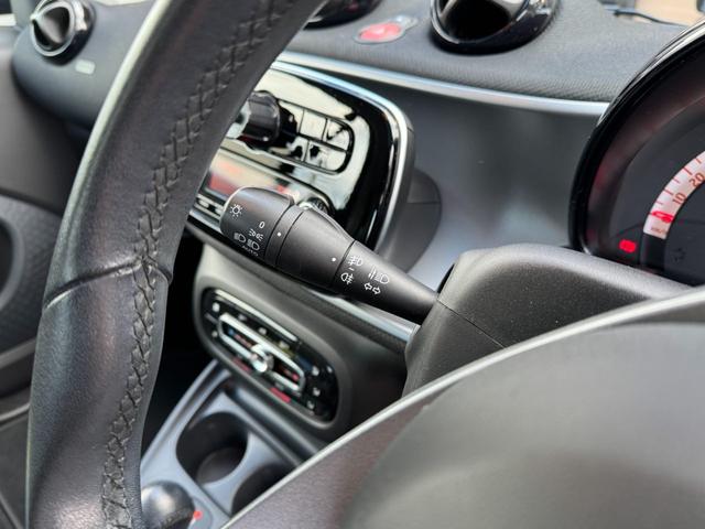 スマートフォーツークーペ ターボ　１オーナー／ナビゲーションＰＫＧ／ＤＩＮＡＭＩＣＡスポーツシート／シートヒーター／アンビエントライト／ＬＥＤアダプティブ／１８ＡＭＧ５ツインスポーク／レザーステアリング／ブラックメッシュ（50枚目）